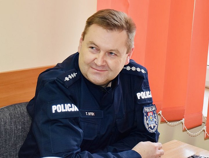 WOŁOMIN. Tomasz Sitek – rzecznik prasowy policji odchodzi na emeryturę. Dziękujemy za te lata.