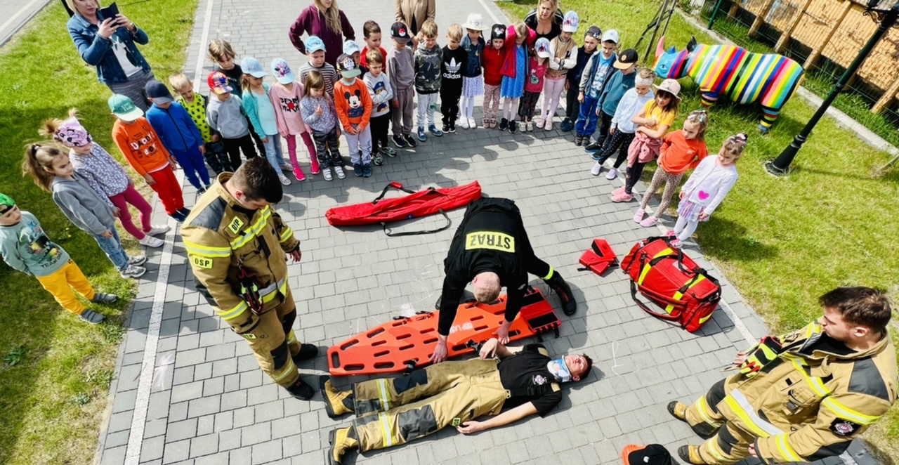 WSZEBORY. Strażacy z OSP Lasków odwiedzili przedszkole. Radość dzieci była bezcenna.  
