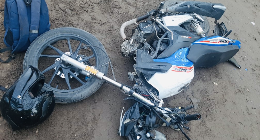 KLEMBÓW. Wypadek na leśnej drodze w Ostrówku. Ranny motocyklista i jego pasażer.
