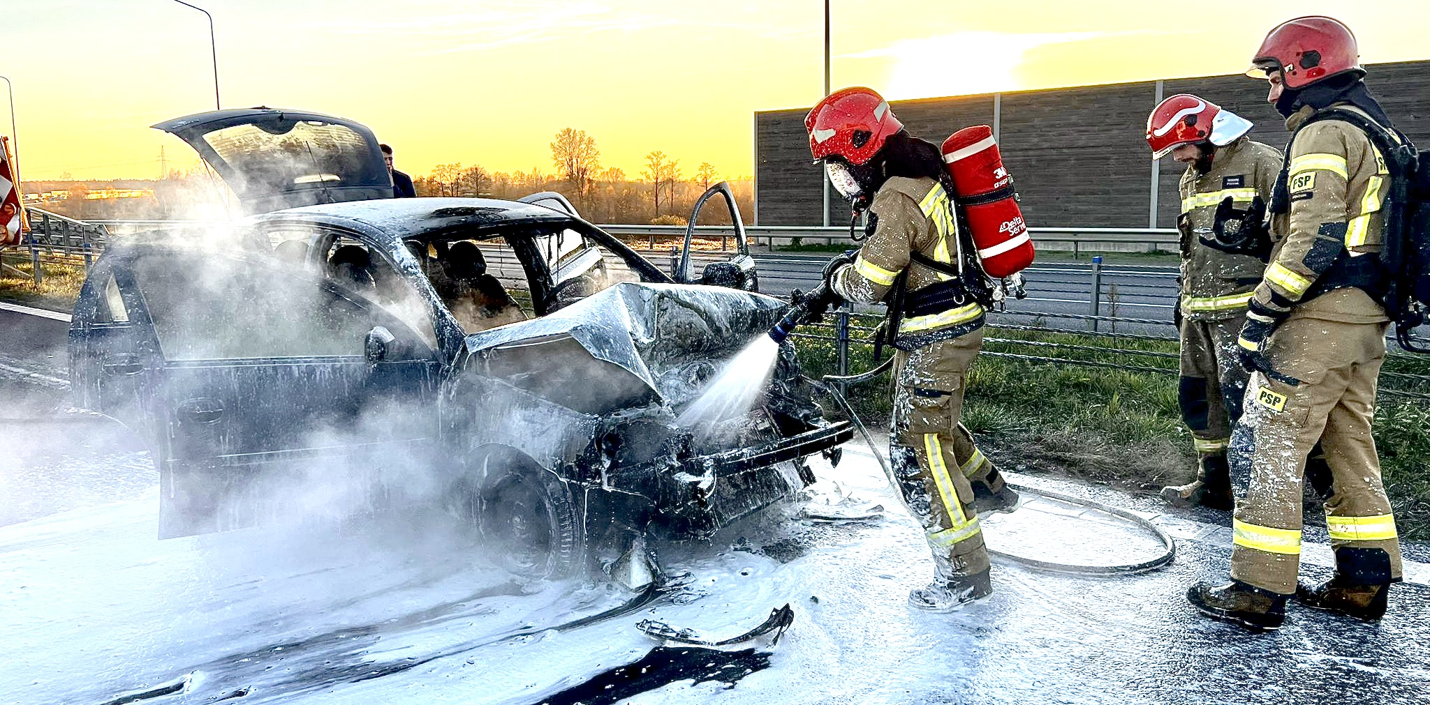 TRASA S8. Wypadek i pożar samochodu osobowego. Ogromny korek w stronę Białegostoku. 