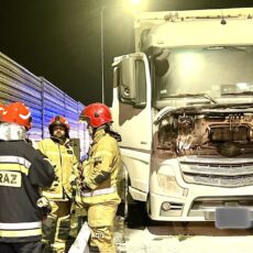RADZYMIN. Pożar ciężarówki na trasie S8. Kierowca sam poradził sobie z płomieniami.  