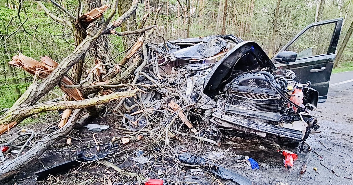 DW 631. Nie żyje już kierowca Range Rovera. Dwa dni wcześniej zmarła młoda pasażerka.